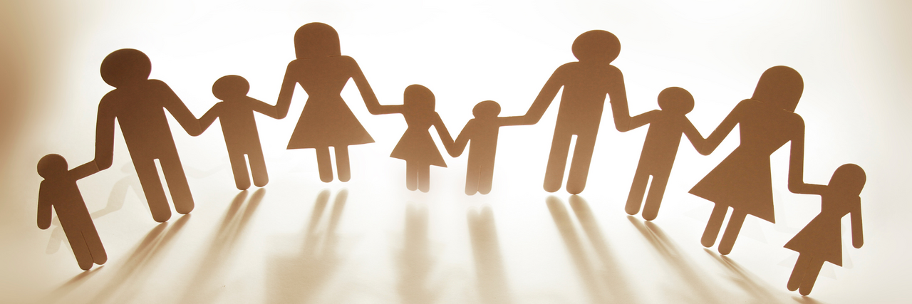 Familienhilfezentrum Figuren, die sich an der Hand halten